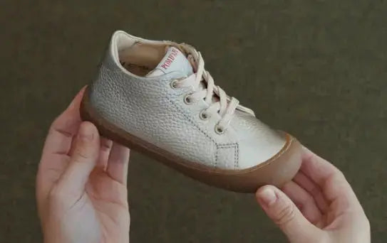 Chaussures premiers pas : le guide complet pour bien choisir - LA CABANE