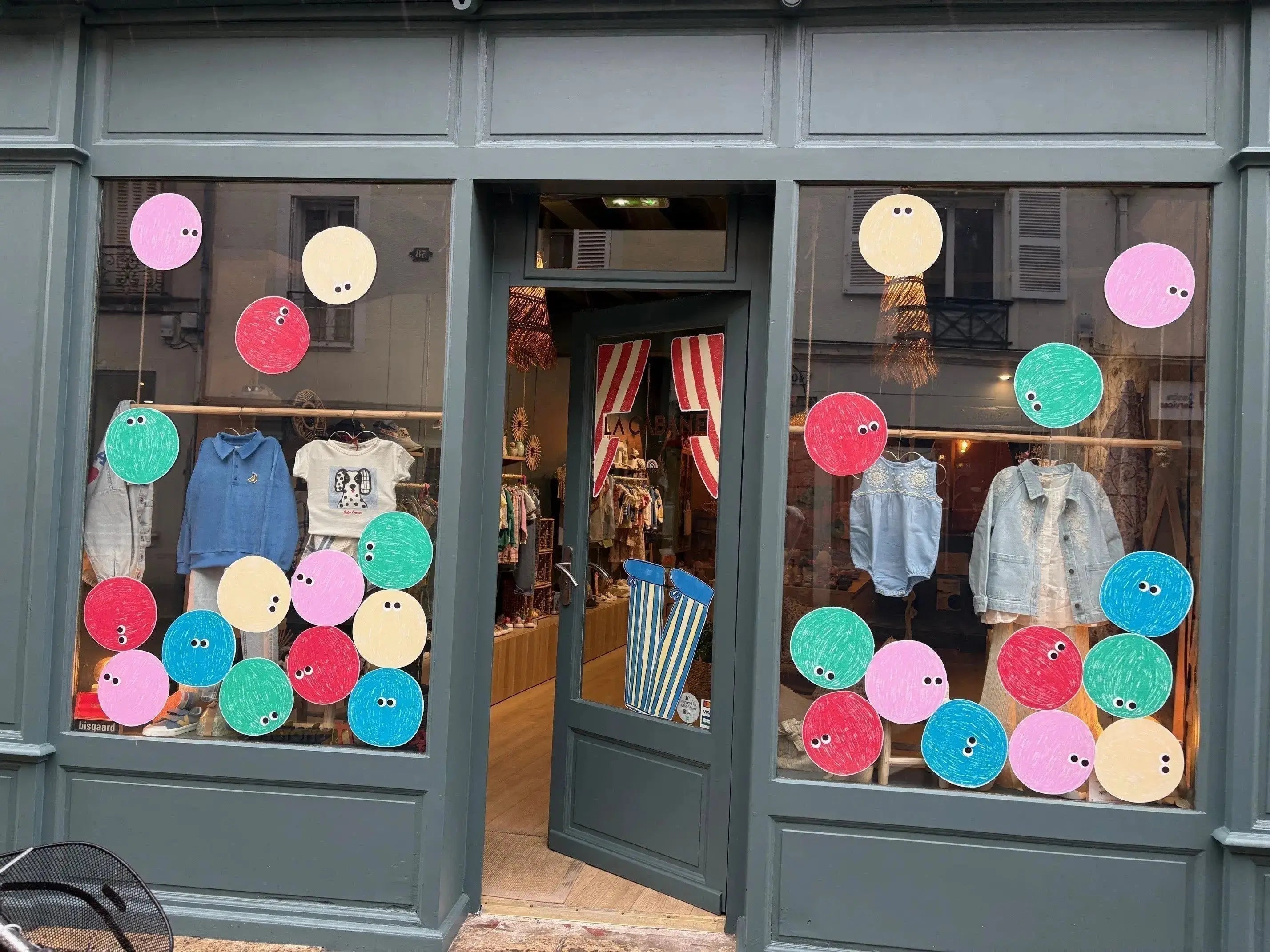 Julie fondatrice de LA CABANE concept store enfant à Fontainebleau