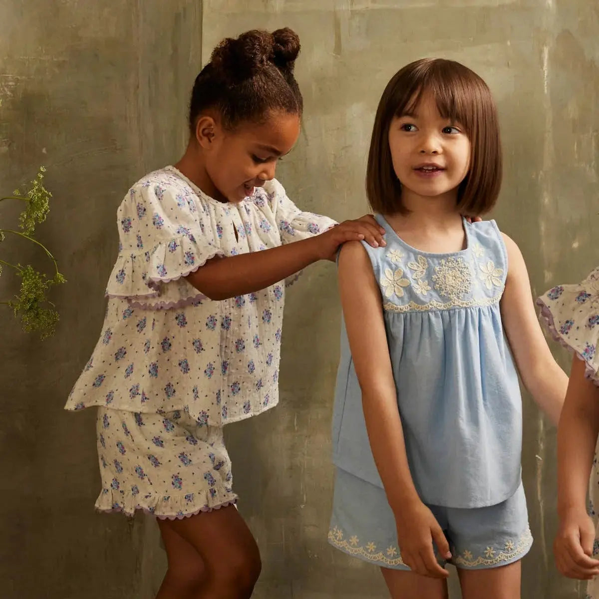 Short Vallaloid Flowers Louise Misha