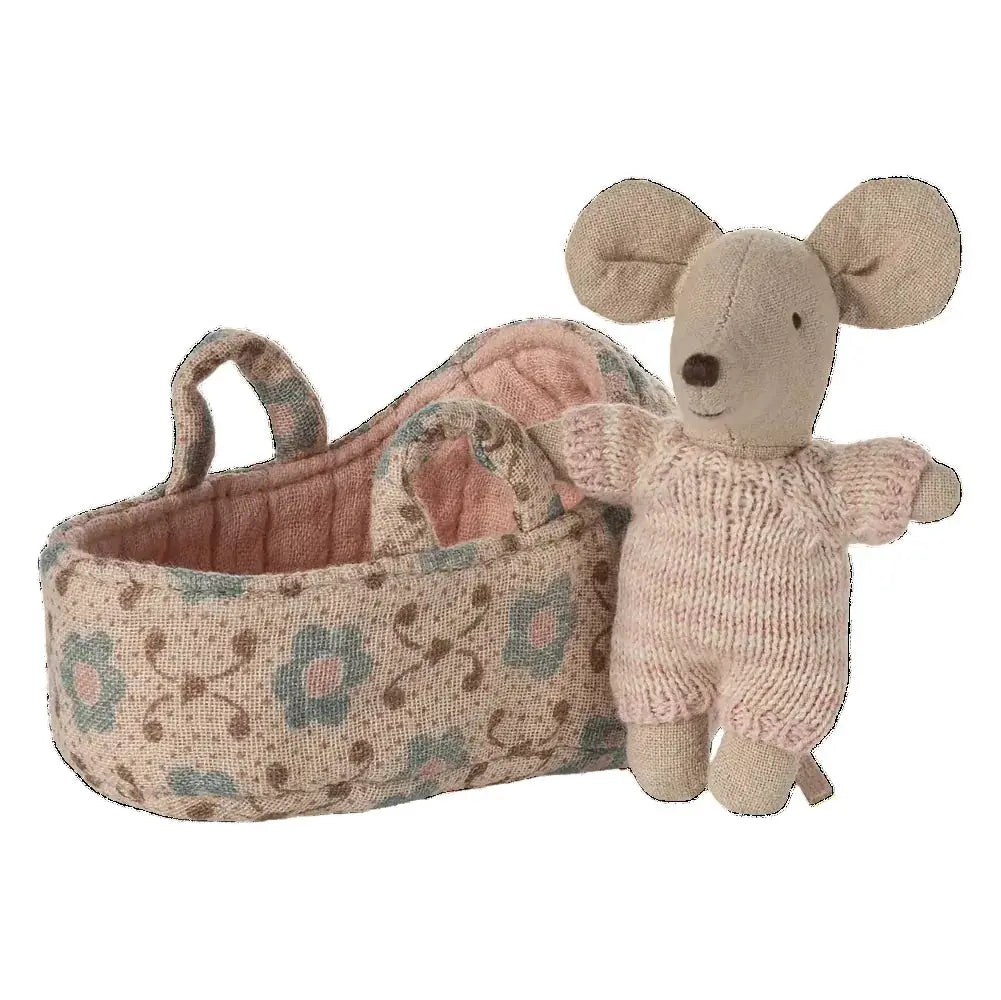 Bébé Souris Dans son Couffin Rose Maileg